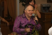 Ведущий Ян, саксофон, вокал